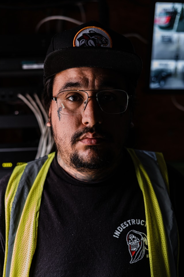 bruno-guerrero-a-tAPXejXaA-unsplash A man wearing a hat and glasses